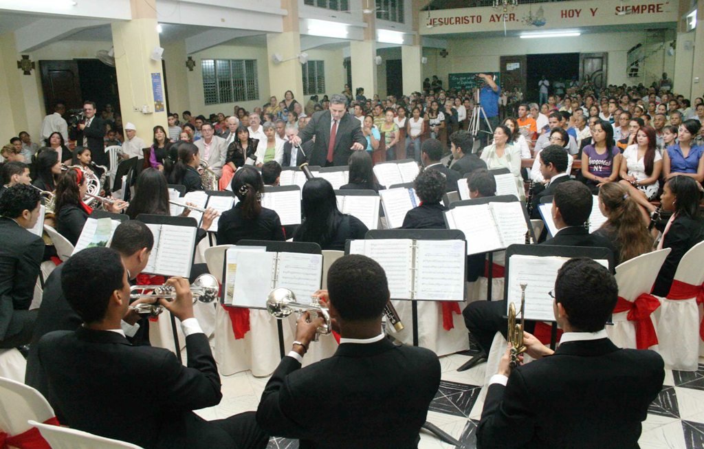 Orquesta Dominicana de Vientos se presentó a casa llena en Cayetano Germosen
